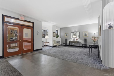 Rare opportunity to own an impressive three-bedroom co-op - photo 14