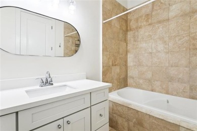 Live in the heart of New Orleans' vibrant Warehouse District