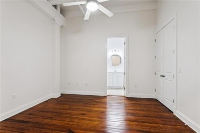 Live in the heart of New Orleans' vibrant Warehouse District