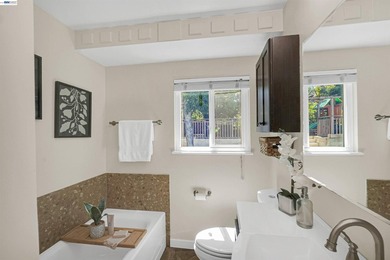 Elevated Bay views and a beautifully redesigned outdoor retreat - photo 22