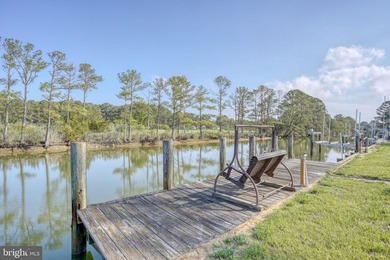 Beautifully maintained 3-bedroom, 2-full bath waterfront brick - photo 22