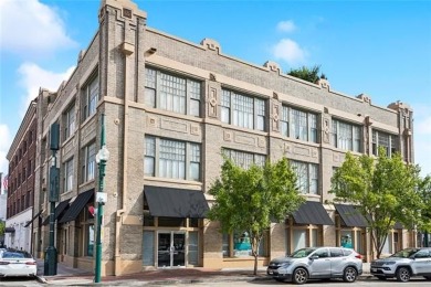 Live in the heart of New Orleans' vibrant Warehouse District