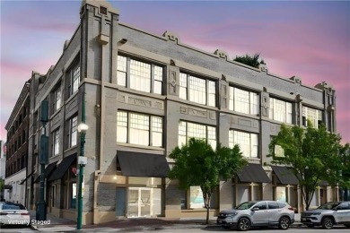 Live in the heart of New Orleans' vibrant Warehouse District