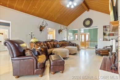 6 Beds 6.5 Baths 5,476 Sq Ft 1.74+/- acre lot 12x28 slip in a - photo 6