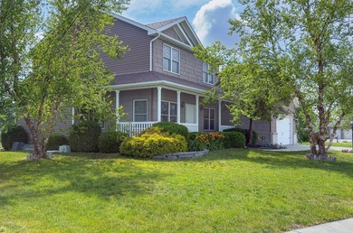On the water with a fenced backyard and a beautiful pergola - photo 3