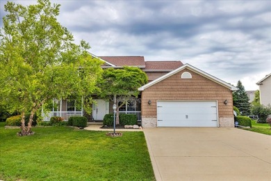 On the water with a fenced backyard and a beautiful pergola - photo 4