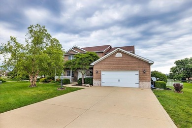 On the water with a fenced backyard and a beautiful pergola - photo 5