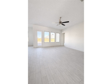 Stunning NEW home Quality Built by Live Oak Custom Homes! - photo 6