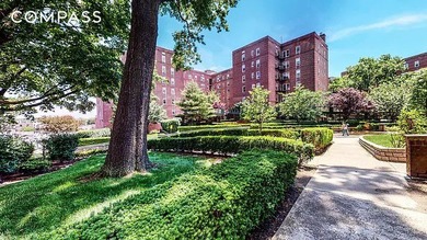 Welcome to this spacious two bedroom beauty in the very - photo 7