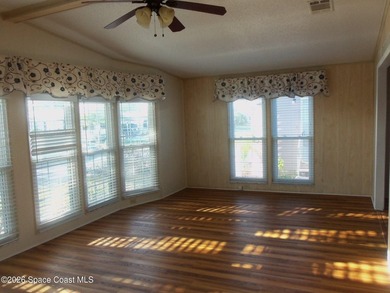 Here is a 24'x60' Jacobsen home located in the Floral section of - photo 8
