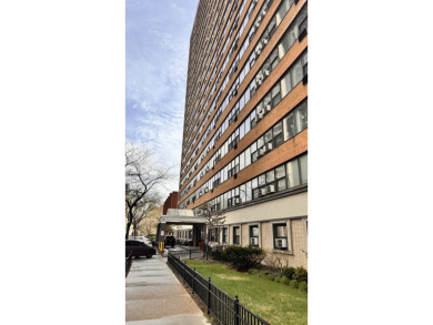 Lake Home Sale Pending in Chicago, Illinois