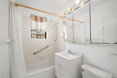 Spacious and well-maintained 1-bedroom, 1-bath co-op in the - photo 5