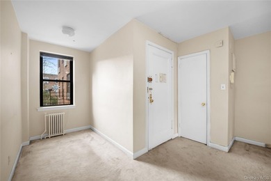 Spacious and well-maintained 1-bedroom, 1-bath co-op in the - photo 10