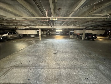 Welcome to 300 East Chestnut Avenue, Unit N, on the third floor - photo 31
