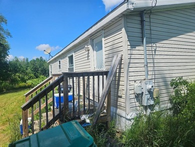 3 bedroom 2 bath home in a nice location, Home needs some work - photo 1