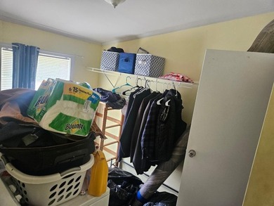 3 bedroom 2 bath home in a nice location, Home needs some work - photo 8
