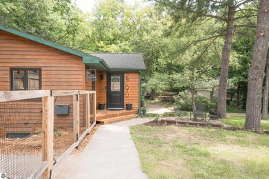 This meticulously maintained 2 bed, 2 bath home is a gem! - photo 31