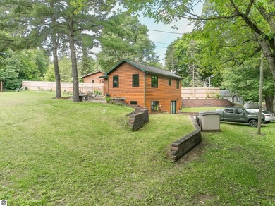 This meticulously maintained 2 bed, 2 bath home is a gem! - photo 32