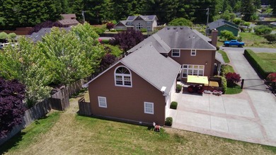 Custom Home on 1.4 Private Acres in the Blue Lake/Glendale Area - photo 3
