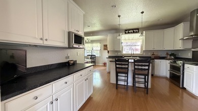 Custom Home on 1.4 Private Acres in the Blue Lake/Glendale Area - photo 5