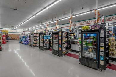 For the first time ever, this well-maintained shopping center is - photo 50