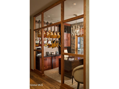 Extraordinarily private and remarkably accessible, this refined - photo 12