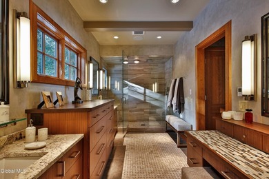 Extraordinarily private and remarkably accessible, this refined - photo 15