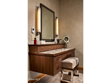Extraordinarily private and remarkably accessible, this refined - photo 16