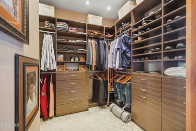 Extraordinarily private and remarkably accessible, this refined - photo 22