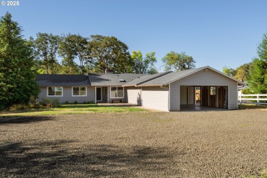 Lake Home For Sale in Roseburg, Oregon