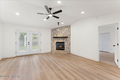 Welcome home to this beautifully updated 3-bedroom, 2-bath gem - photo 11