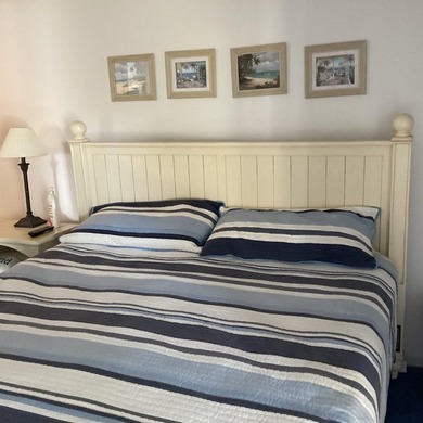 Welcome to this bright and inviting 2-bedroom, 2-bath condo - photo 21