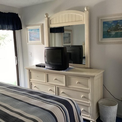 Welcome to this bright and inviting 2-bedroom, 2-bath condo - photo 23