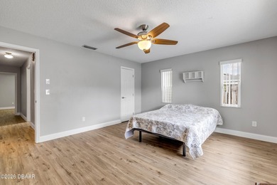 A beautiful 3-bedroom, 2-bathroom home in the heart of Port - photo 32