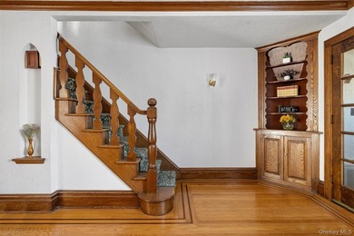 Upper Glendale Beautifully Preserved Prewar Tudor with Original - photo 4