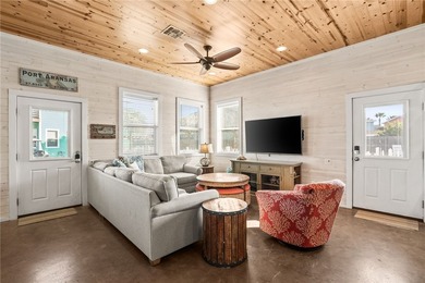 THIS IS IT! Homes like this rarely come available. Ideally - photo 4