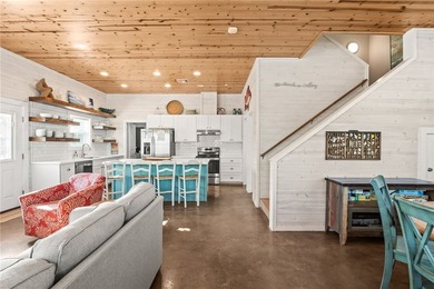 THIS IS IT! Homes like this rarely come available. Ideally - photo 5