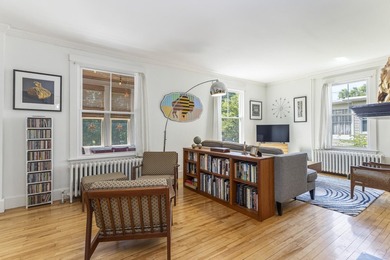 Welcome to this stunning Oakdale 3-bedroom colonial with a - photo 8
