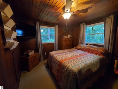 LAKE ST HELEN!! Beautiful 3-bedroom, 2 bath chalet home on two - photo 12
