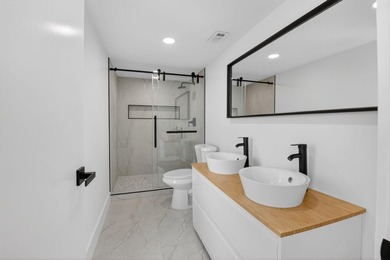 Discover the pinnacle of comfort and sophistication in this - photo 17