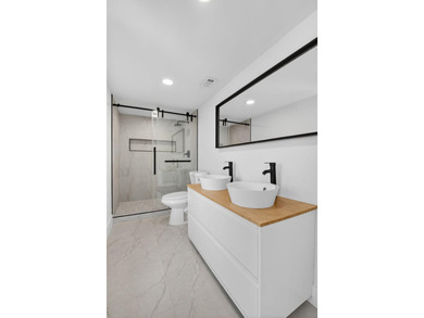 Discover the pinnacle of comfort and sophistication in this - photo 18