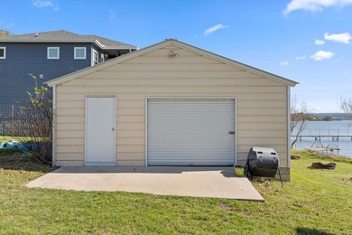 Stunning Lake Buchanan Waterfront Haven. Wide open views of Lake - photo 25