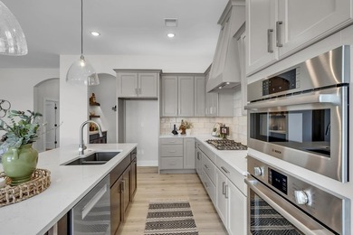 Seller will pay the first two years of HOA dues! This stunning - photo 9