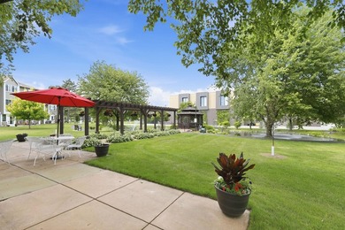Wow totally updated 3rd floor 2 bed room unite and see the views - photo 11