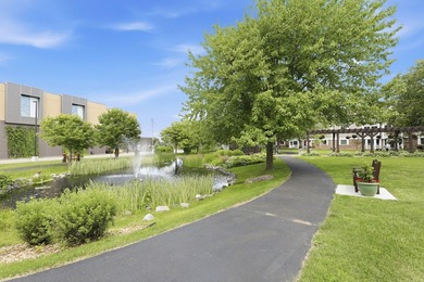 Wow totally updated 3rd floor 2 bed room unite and see the views - photo 15