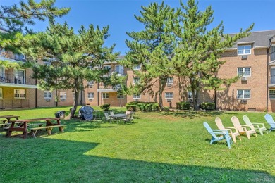 Welcome To Effortless Living In The Sought After Chateau Villas - photo 16