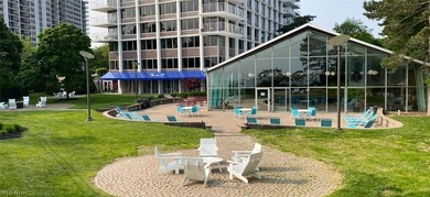 Welcome To Winton Place On Lakewood's Gold Coast! Experience The - photo 23