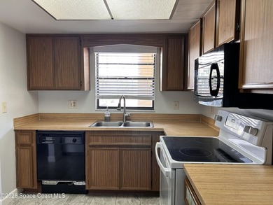 Charming Ground floor 2-bedroom, 2-bath condo light and bright - photo 3