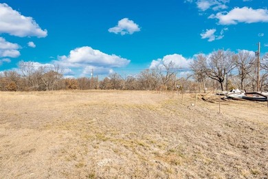 Escape to nature with this beautiful 1.45 acre lakeside property - photo 4