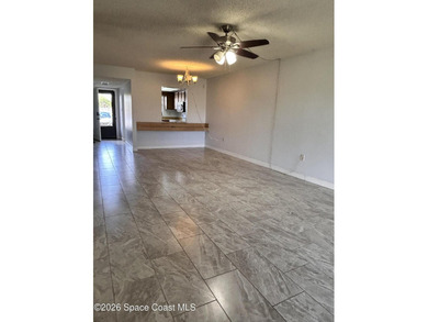 Charming Ground floor 2-bedroom, 2-bath condo light and bright - photo 4
